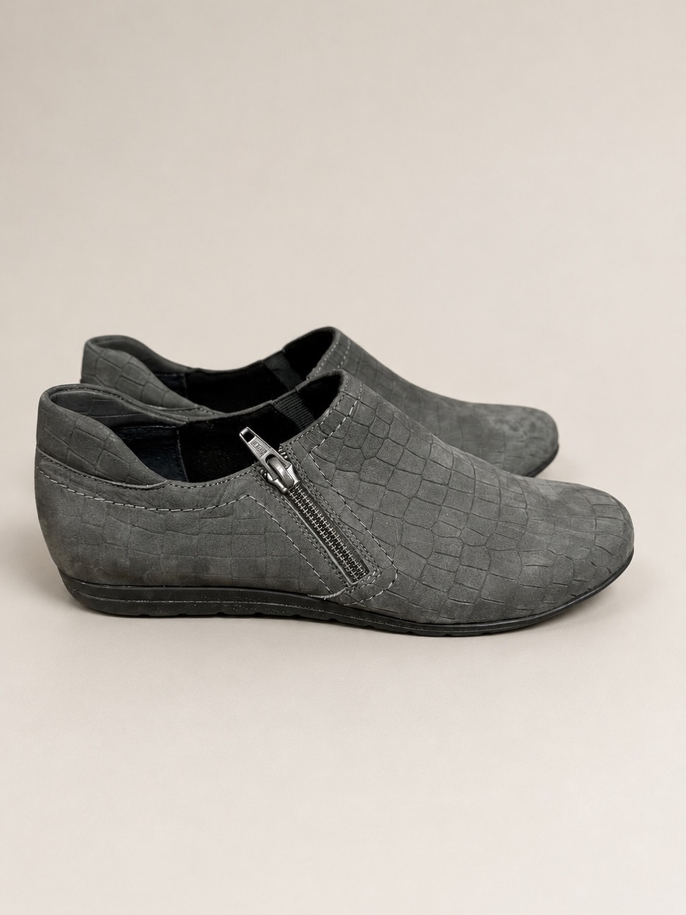 Vaneli Women’s Suede Moccasin Shoes sz 6 Zip Sides NEW # box 967